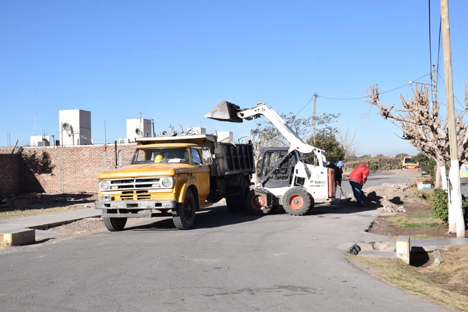Trabajos de limpieza y mantenimiento en diferentes zonas y barrios ...