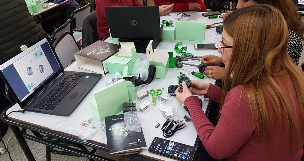 Docentes se capacitan en programación y funcionamiento de kits de ...