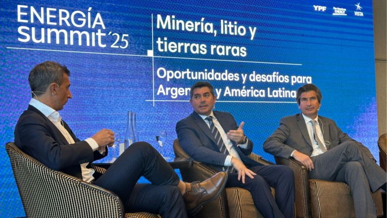 El gobernador Orrego expuso sobre el futuro del cobre en la revolución ...