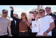 Orrego entregó viviendas y computadoras en Jáchal y realizó anuncio de obras