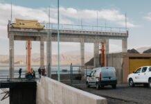 Después de 10 años, volvió a operar el descargador de fondo del Dique Cuesta del Viento